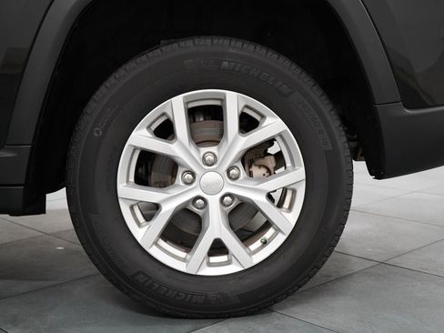 Used 2023 Jeep Grand Cherokee Limited AWD/4WD image 34