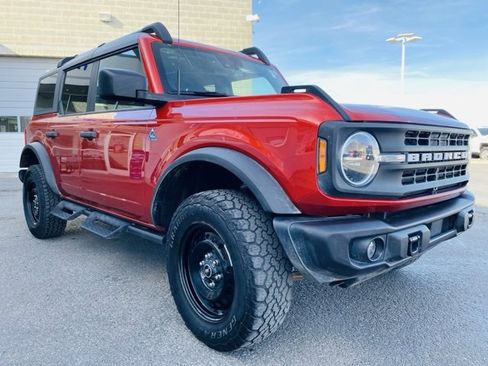 Used 2023 Ford Bronco Black Diamond image 3