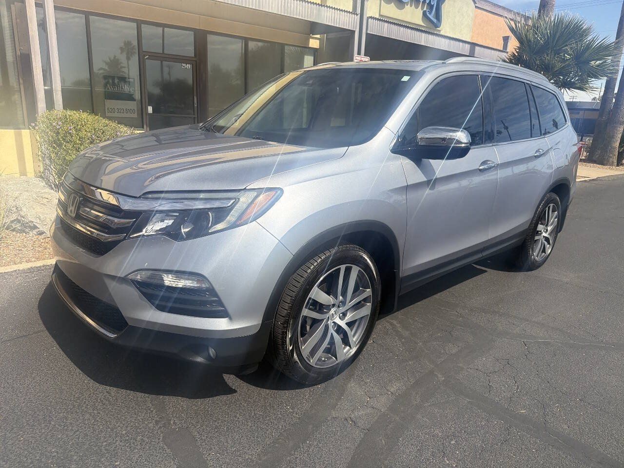Used 2017 Honda Pilot Touring image 2