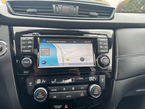 Used 2017 Nissan Rogue SL w/ SL Premium Package image 30