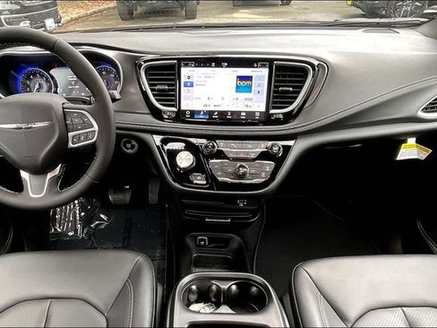 New 2026 Chrysler Pacifica Select image 6