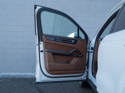 Certified 2023 Porsche Cayenne S Platinum AWD/4WD image 15