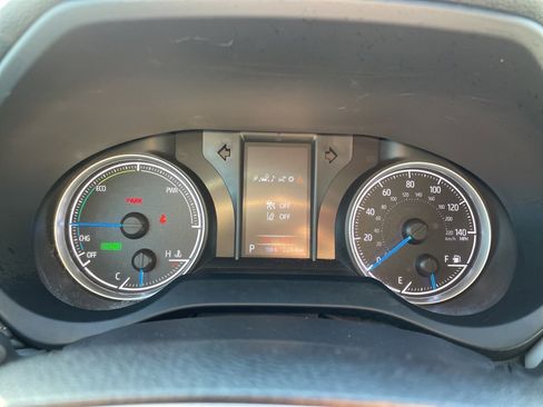 Certified 2021 Toyota Venza LE image 27