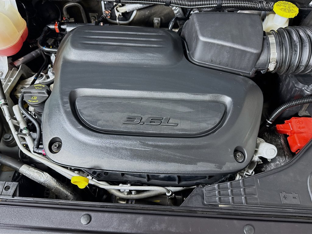Used 2024 Chrysler Pacifica Touring-L FWD image 34