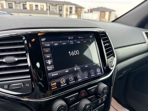 Used 2020 Jeep Grand Cherokee Altitude AWD/4WD image 23