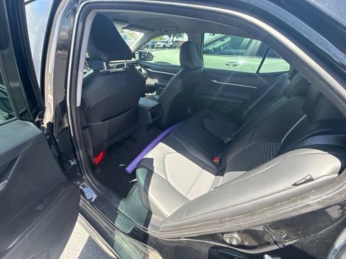 Used 2023 Toyota Camry SE FWD image 6