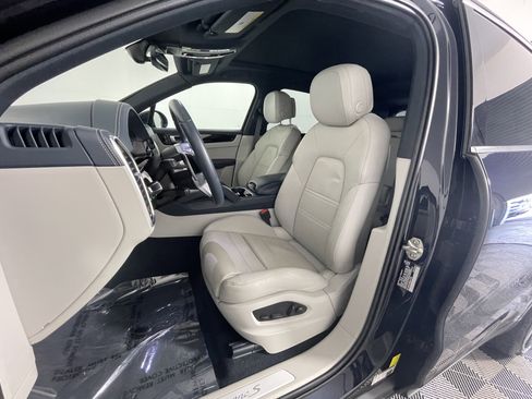 Used 2022 Porsche Cayenne S image 5