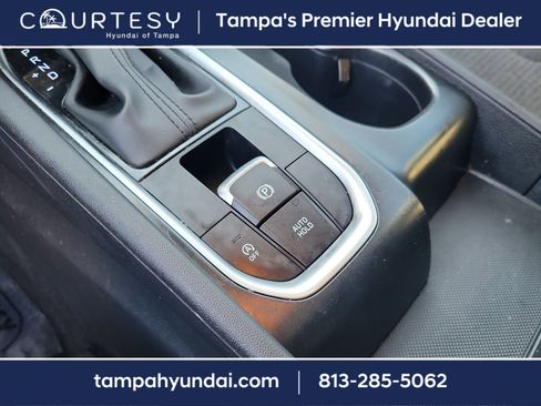 Used 2020 Hyundai Santa Fe SE image 31
