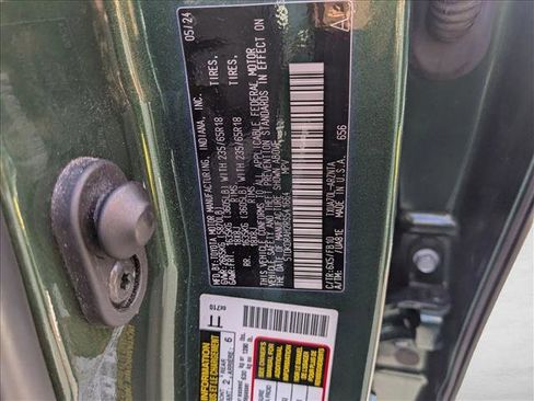 Used 2024 Toyota Highlander LE FWD image 14