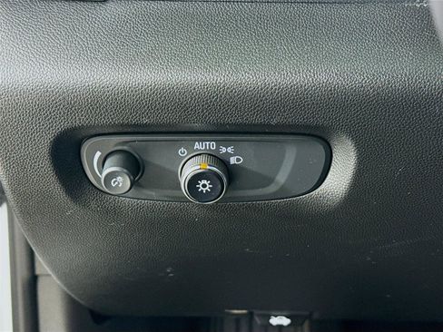 Used 2022 Chevrolet Traverse LT image 10