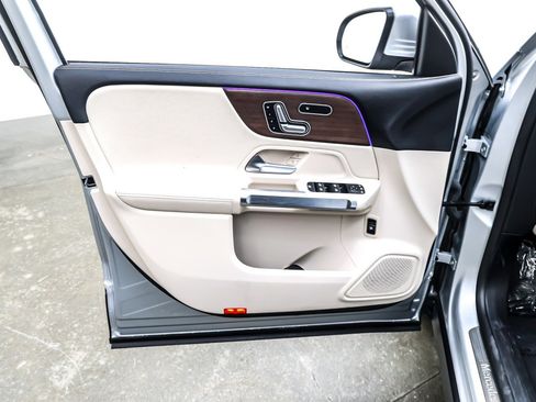 Used 2022 Mercedes-Benz GLB 250 image 22