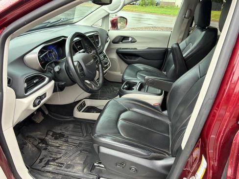 Used 2020 Chrysler Pacifica Touring-L FWD image 7