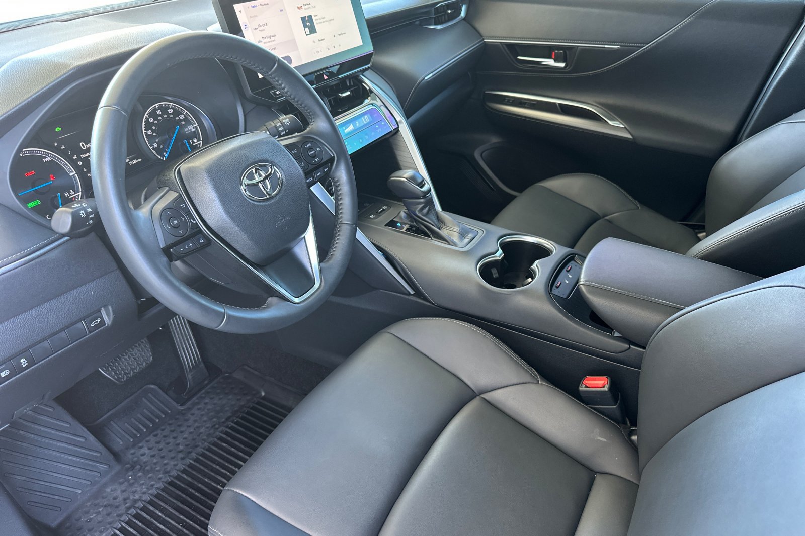 Used 2024 Toyota Venza Nightshade AWD/4WD image 11