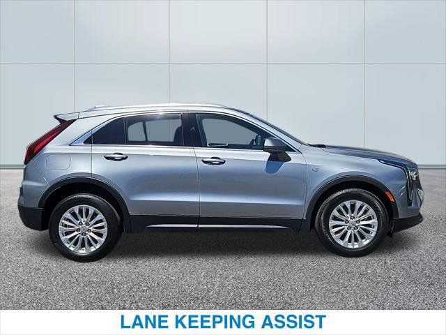 Used 2024 Cadillac XT4 Luxury w/ Cold Weather Package FWD image 6