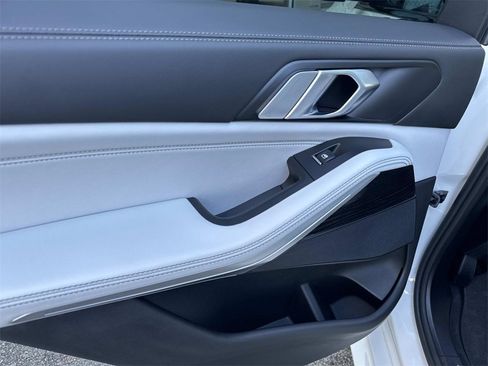 Used 2025 BMW X5 xDrive50e w/ M Sport Package image 12