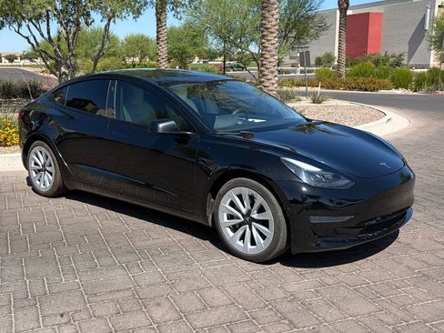 Used 2022 Tesla Model 3 Standard Range RWD image 1
