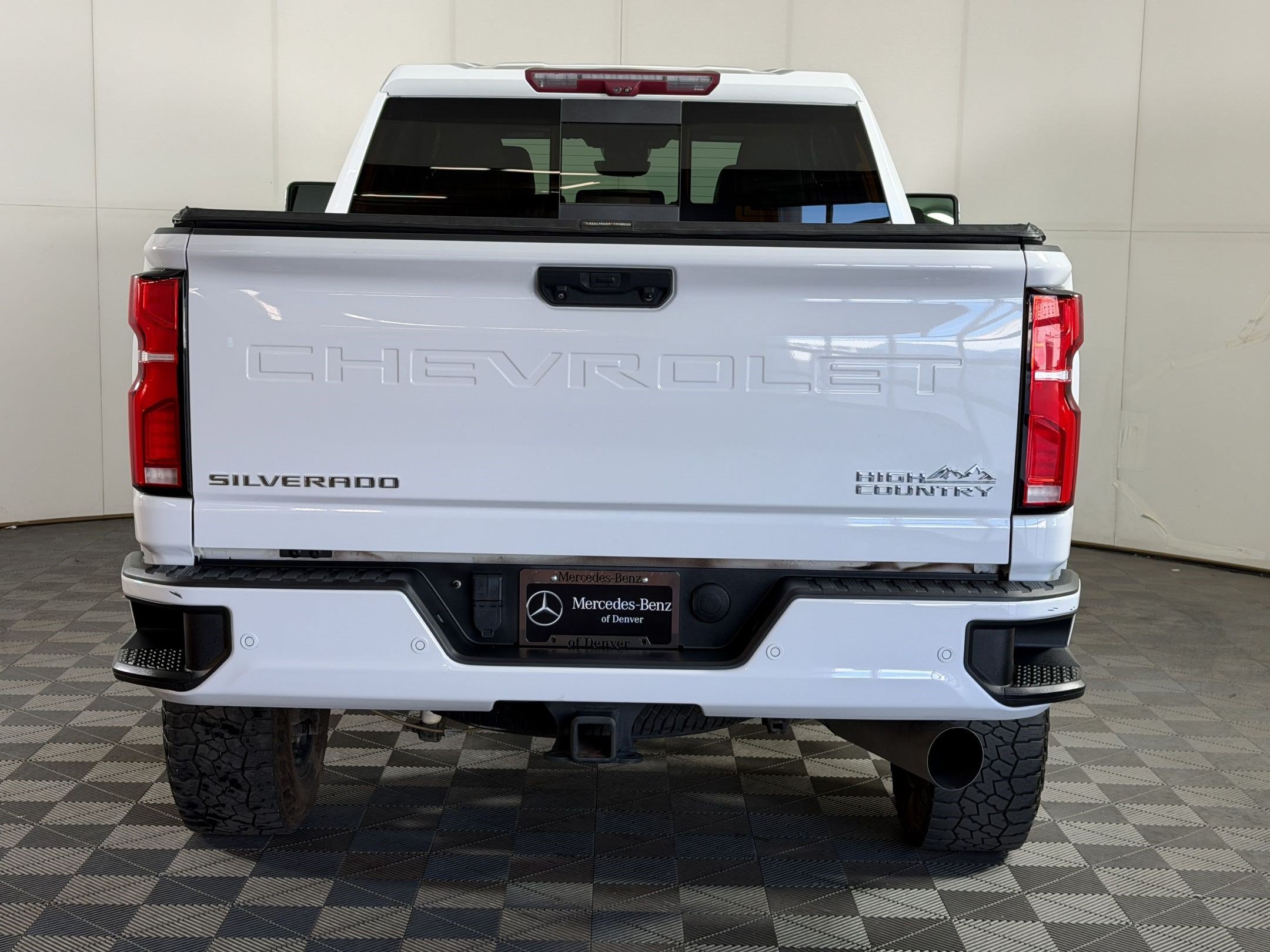 Used 2024 Chevrolet Silverado 2500 High Country w/ High Country Premium Package AWD/4WD image 10