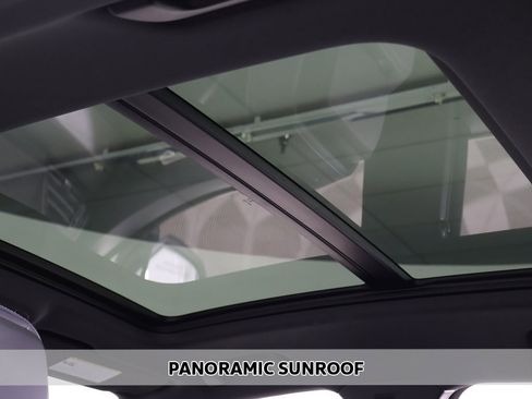 Used 2024 Audi Q3 2.0T Premium Plus w/ Premium Plus Package image 3