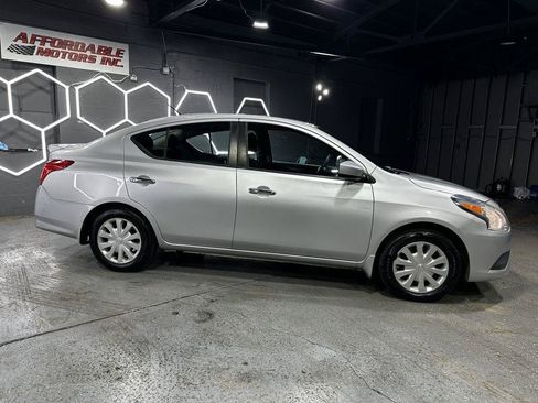 Used 2016 Nissan Versa SV FWD image 6