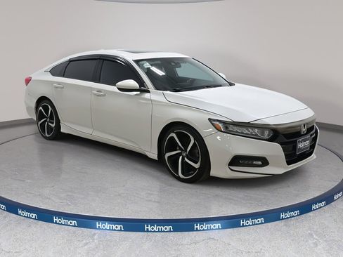 Used 2018 Honda Accord Sport image 4