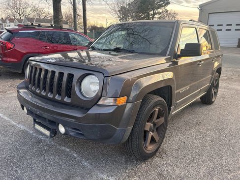 Used 2014 Jeep Patriot Sport w/ Power Value Group image 2