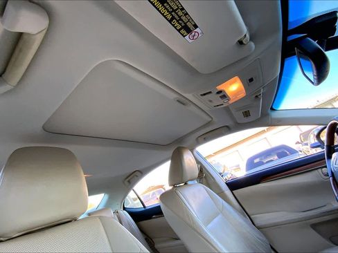 Used 2013 Lexus ES 300h Hybrid w/ Luxury Pkg image 12