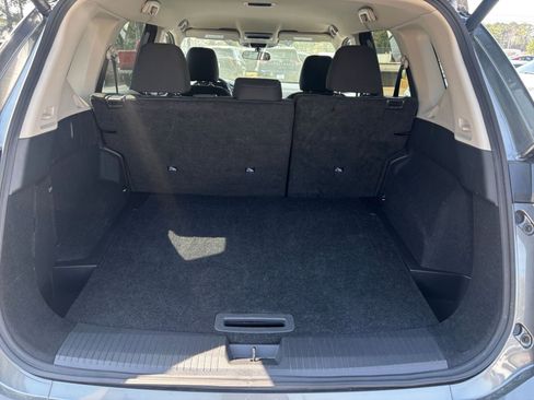 Used 2025 Nissan Rogue SV image 38