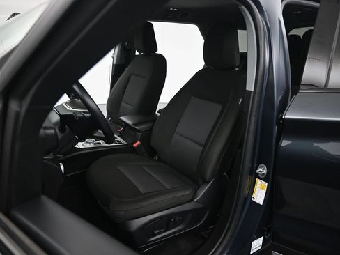 Certified 2022 Ford Explorer XLT RWD image 9