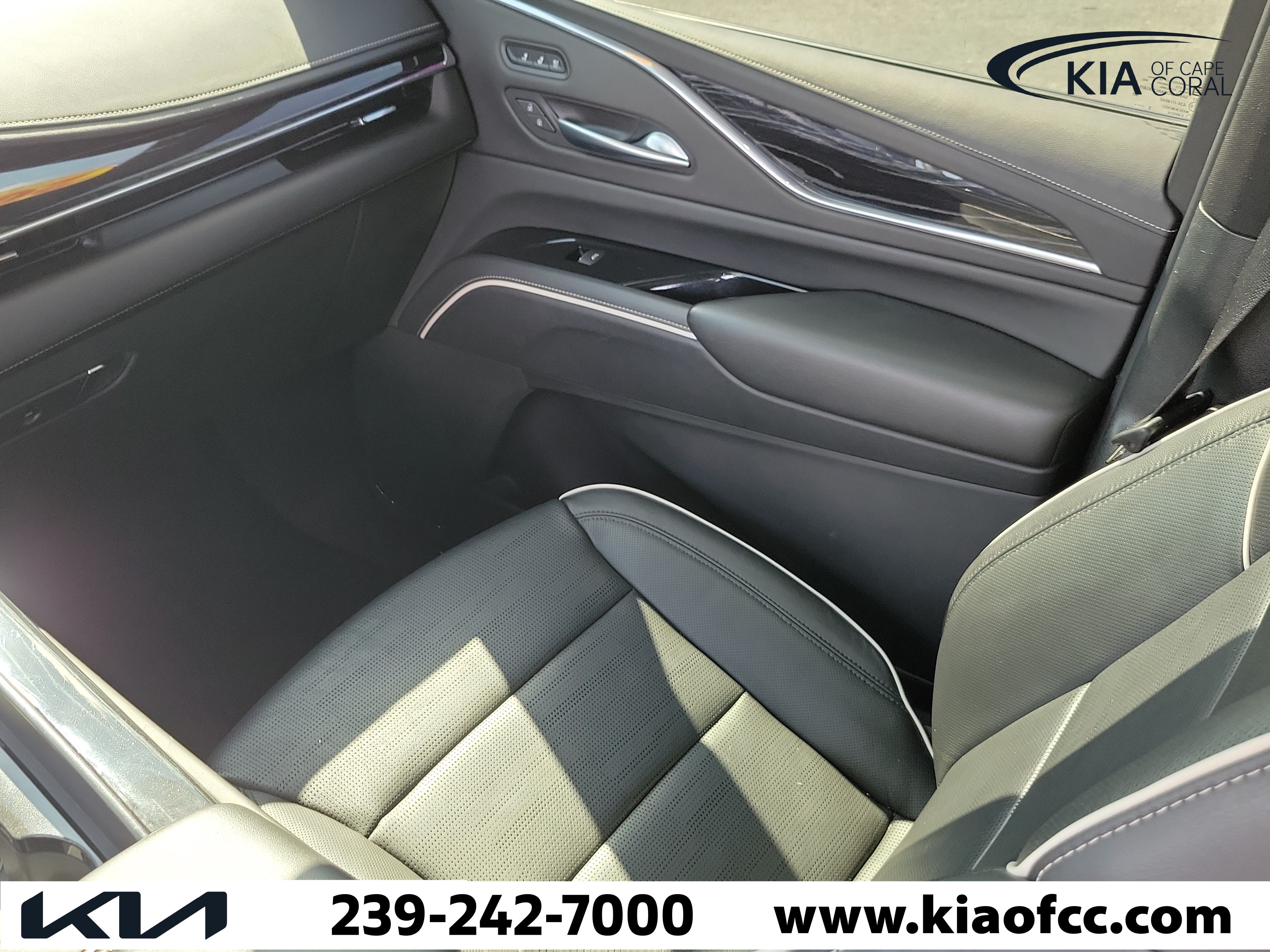 Used 2023 Cadillac Escalade Sport AWD/4WD image 19