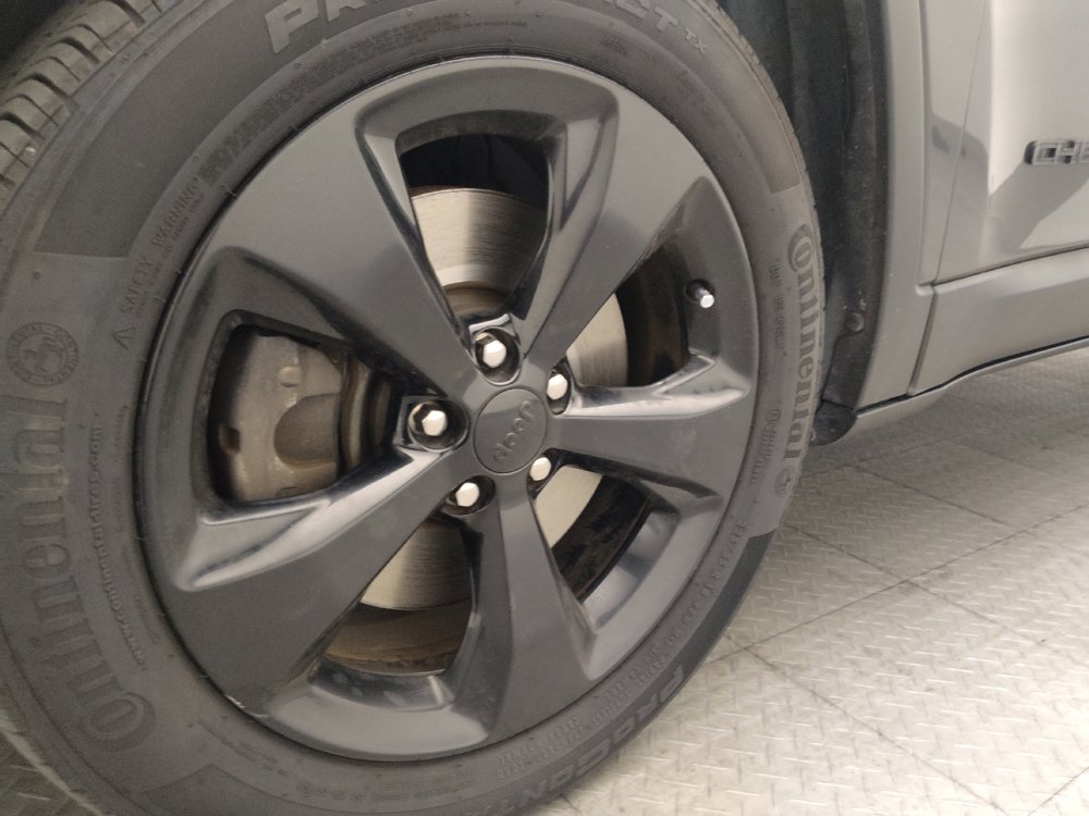 Used 2020 Jeep Cherokee Latitude Plus FWD image 31