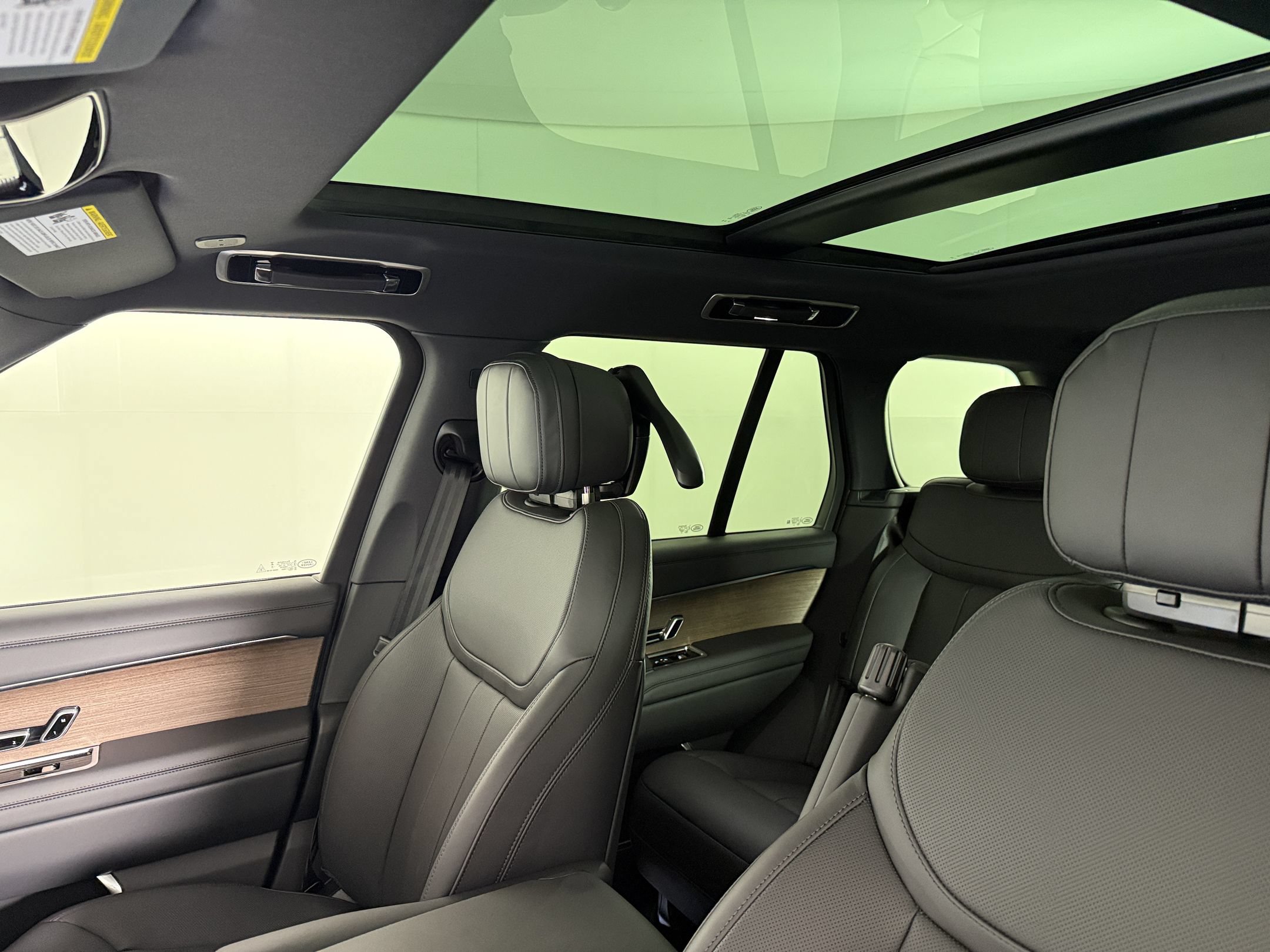 New 2026 Land Rover Range Rover SE AWD/4WD image 32