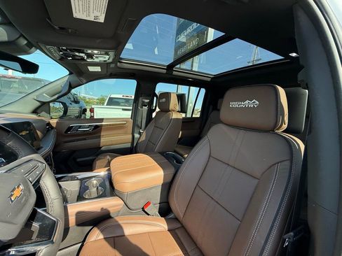New 2026 Chevrolet Suburban High Country AWD/4WD image 24