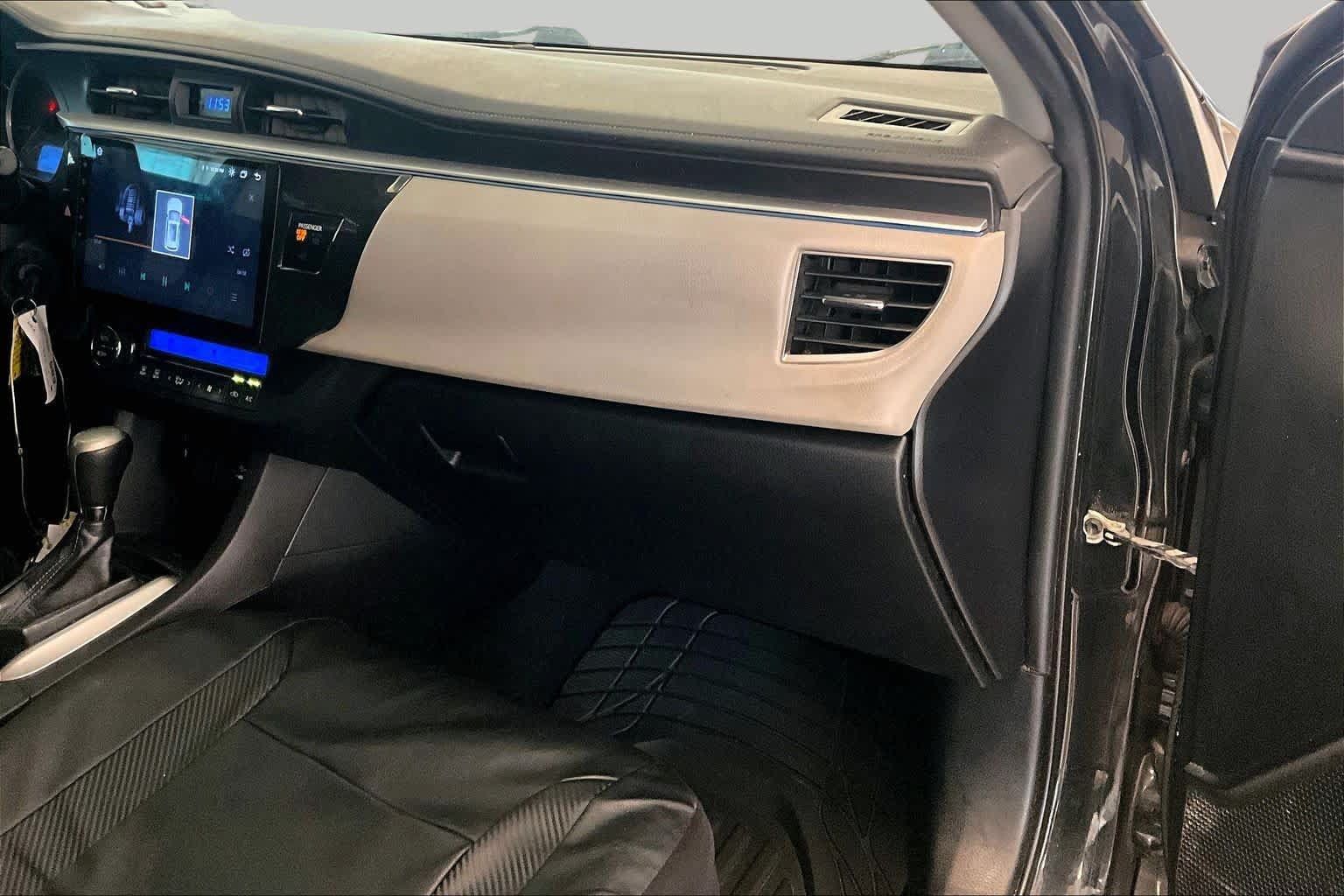 Used 2016 Toyota Corolla LE FWD image 17