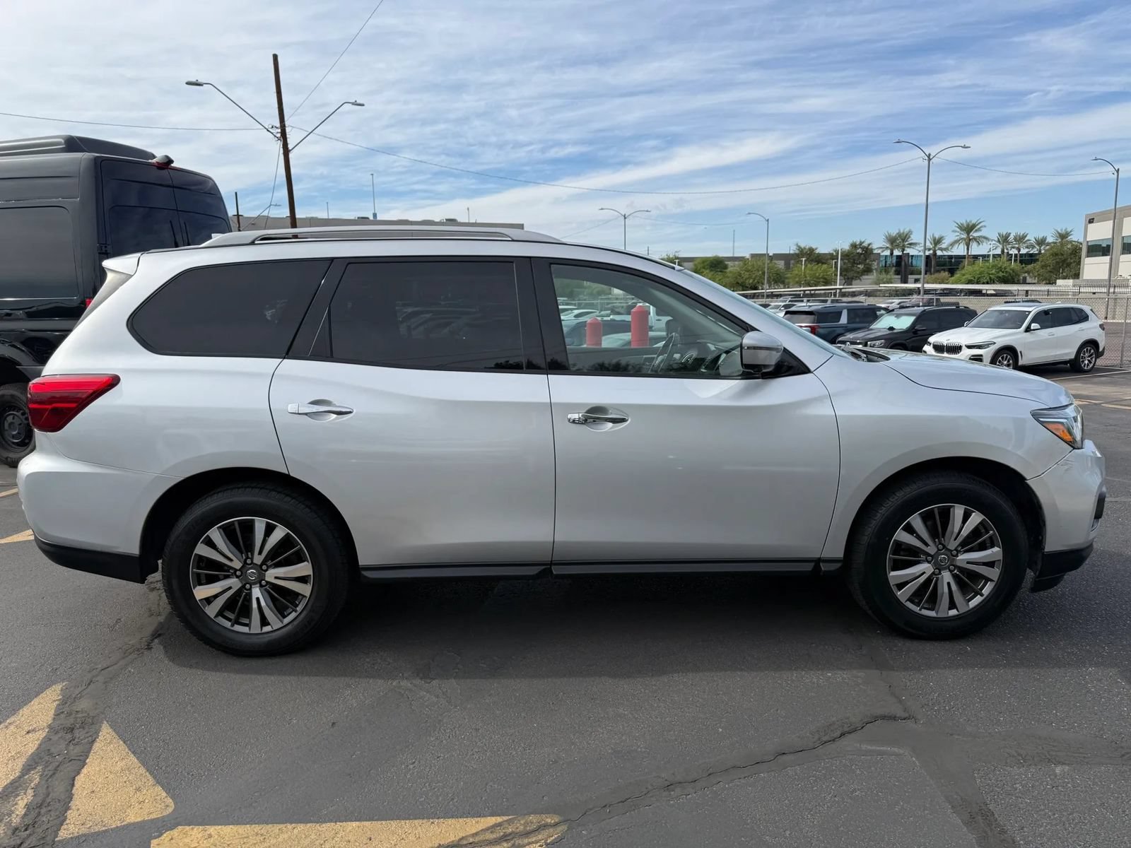 Used 2019 Nissan Pathfinder SL AWD/4WD image 4
