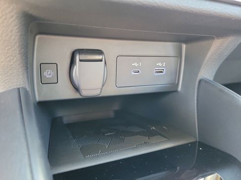 Certified 2025 Nissan Versa SR w/ Trunk Package FWD image 31