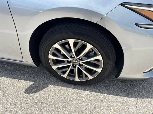 Used 2022 Lexus ES 300h w/ Premium Package FWD image 17