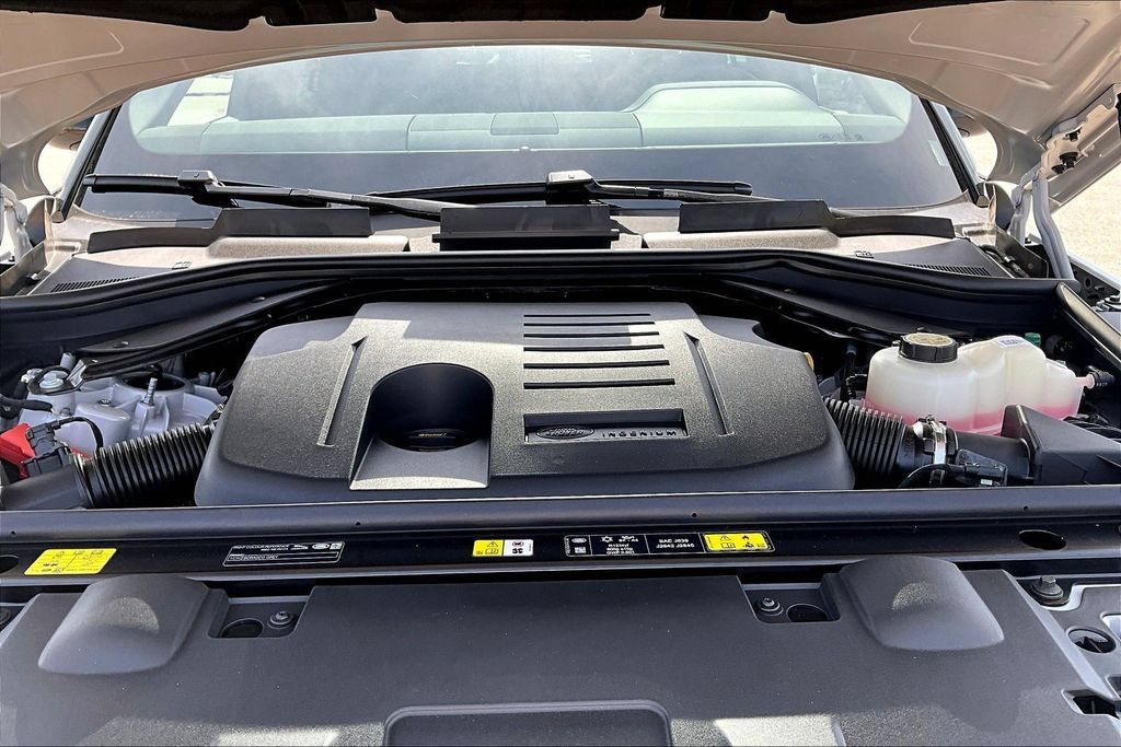 New 2026 Land Rover Range Rover Sport SE AWD/4WD image 11