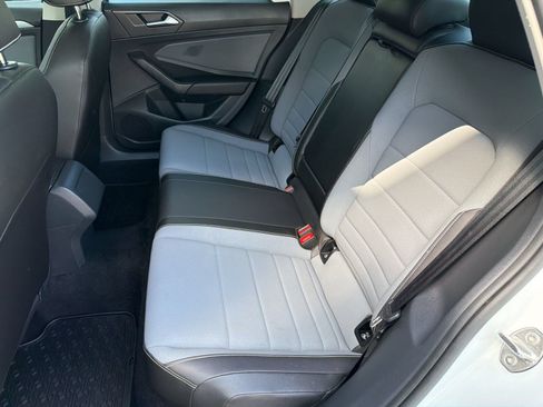 Used 2025 Volkswagen Jetta SE FWD image 21