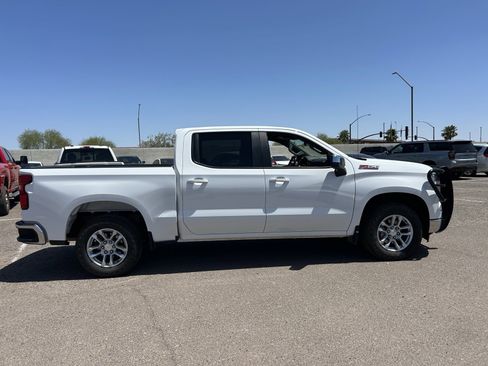 Used 2022 Chevrolet Silverado 1500 LT w/ Z71 Off-Road Package AWD/4WD image 5