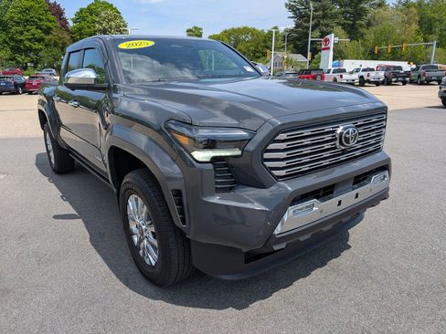 Used 2025 Toyota Tacoma Limited AWD/4WD image 7