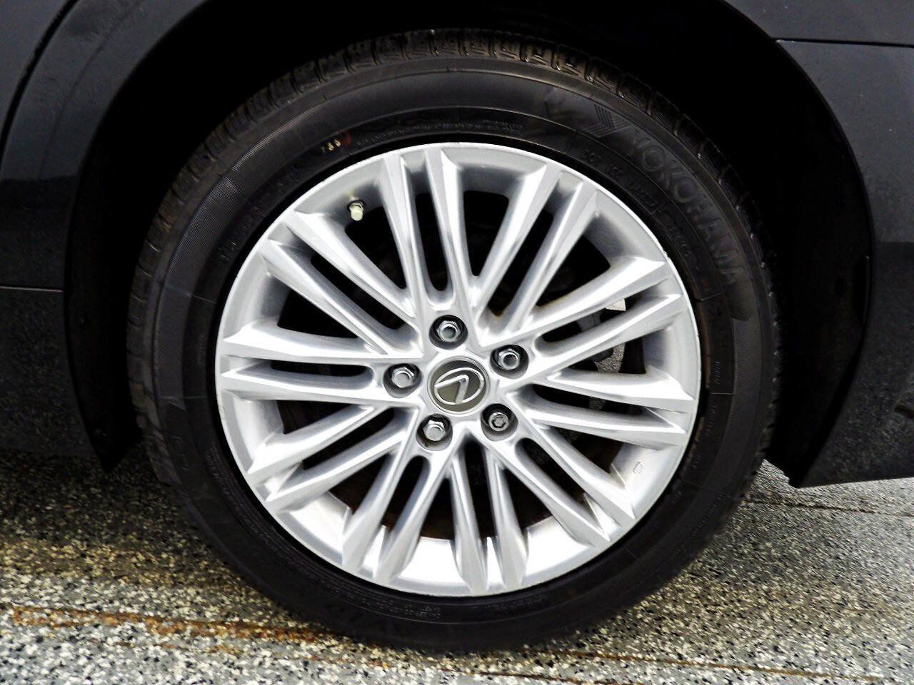 Used 2015 Lexus ES 350 w/ Luxury Package FWD image 21