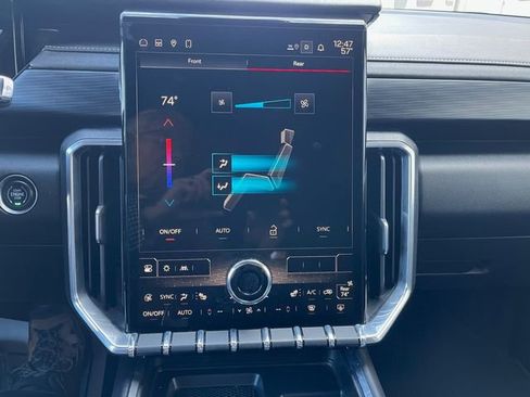 Used 2025 GMC Acadia Elevation image 17