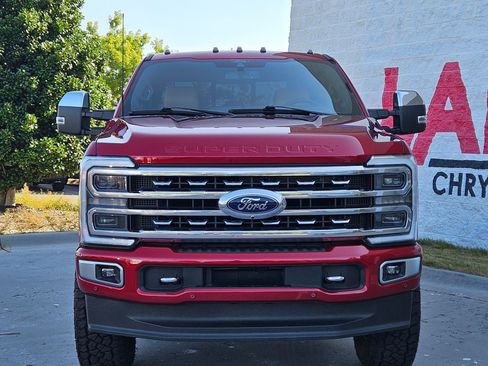 Used 2024 Ford F250 Platinum AWD/4WD image 2