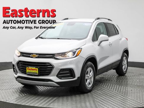 Used 2020 Chevrolet Trax LT w/ LT Convenience Package image 1