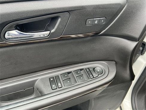 Used 2015 GMC Acadia Denali image 15