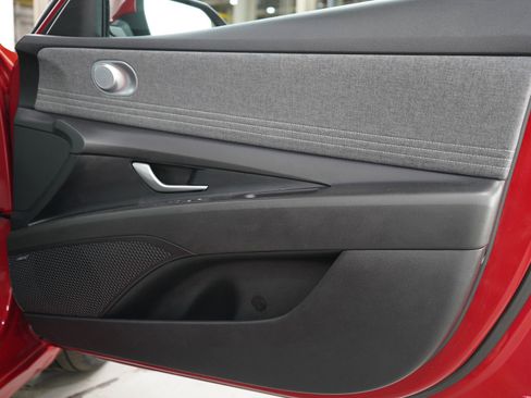 Used 2023 Hyundai Elantra Limited FWD image 9