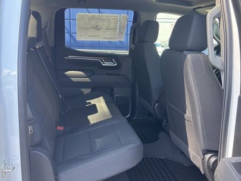 Used 2025 Chevrolet Silverado 1500 LT image 9