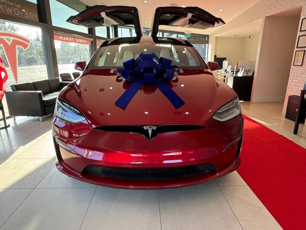 Used 2023 Tesla Model X AWD/4WD image 2