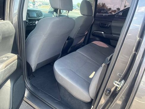 Used 2017 Toyota Tacoma SR5 w/ Tow Package RWD image 8