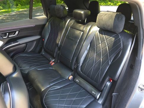 Used 2023 Mercedes-Benz EQS 580 4MATIC SUV image 16